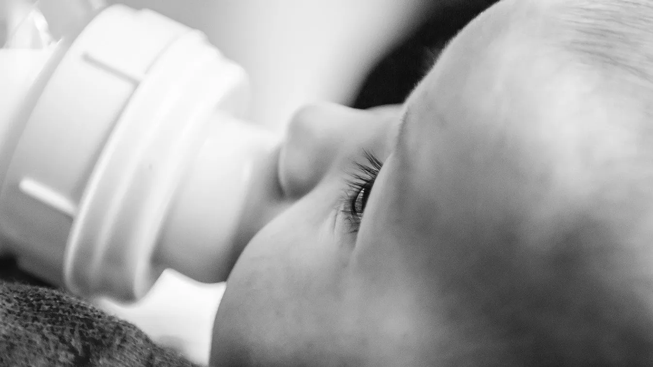 „Alig volt magánál és nehezen lélegzett” – magára hagyta meghalni a 3 hónapos kisbabát a dadusa