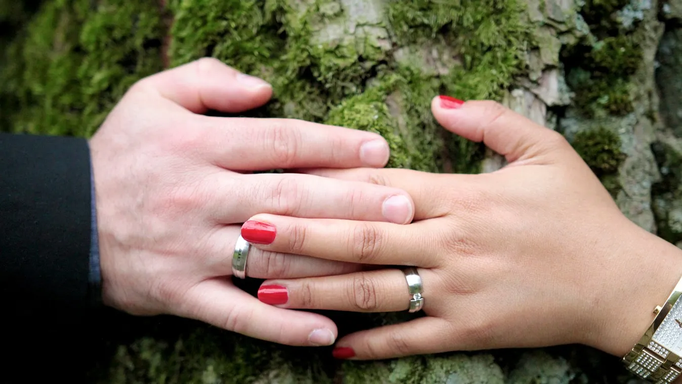 Zokogva mesélte lányuk: egy perc különbséggel hunytak el a szülei a kórházban