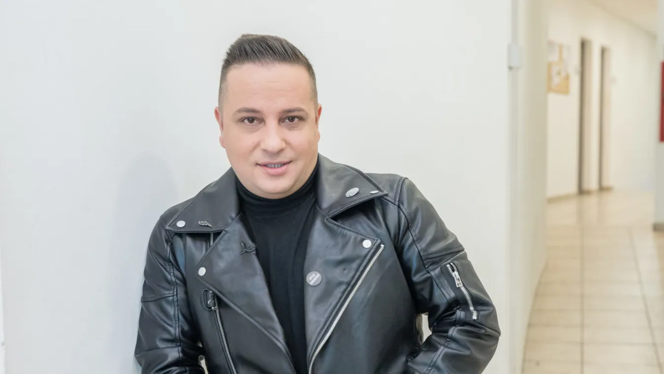 Ragyog a szeme a boldogságtól - kislányával és feleségével fotózkodott L.L. Junior