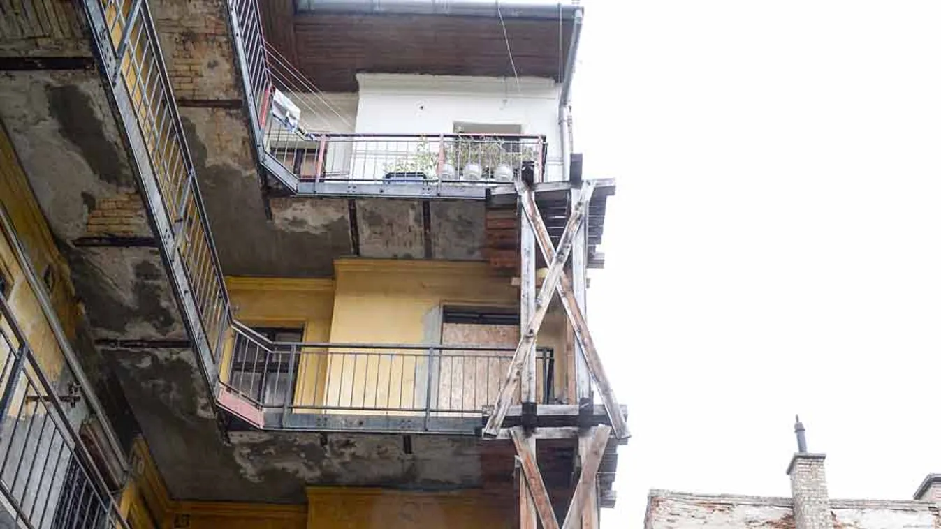 Drogosok és prostik a lépcső alatt, szörnyű, mi megy a Dugonics utcai bérházban - Fotók