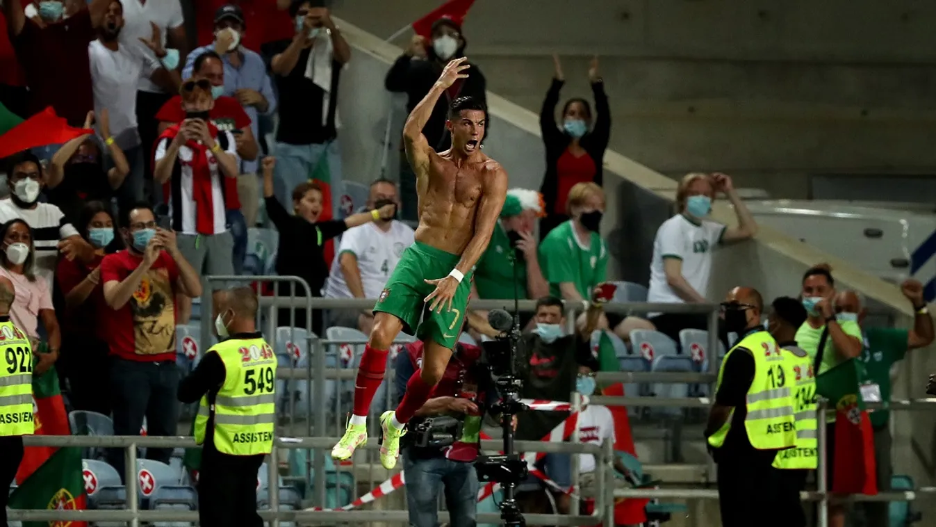 Elsöprő érzelmek, Ronaldo a világ tetejére ugrott