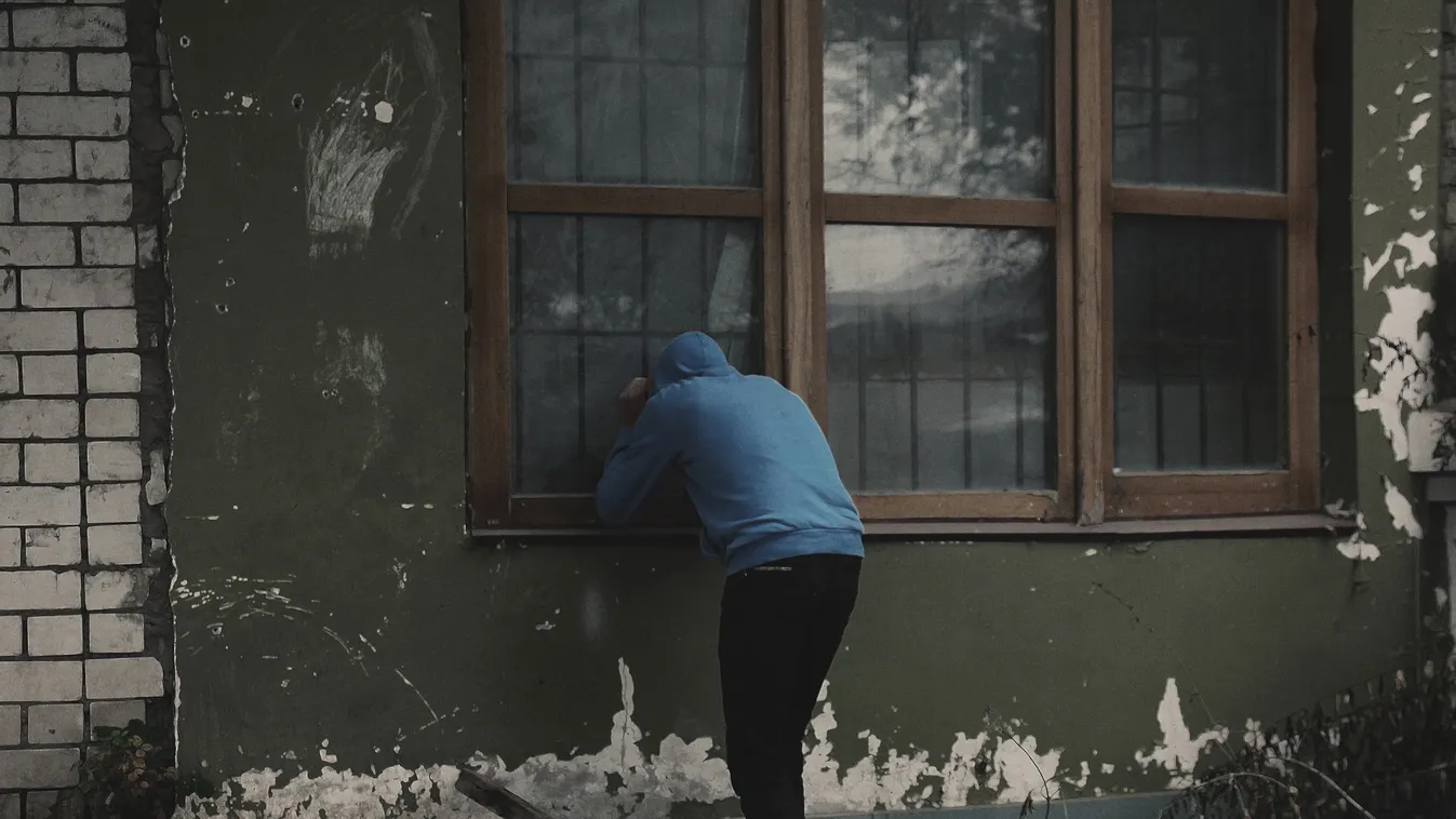 Lopásra és betörésre tanított két gyereket a többszörösen visszaeső férfi