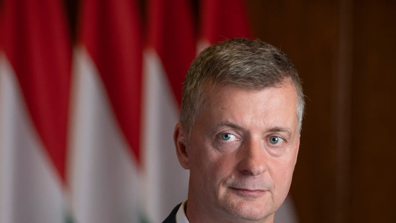 Kubatov Gábor titokzatos fényképe, visszatér a nagy kedvenc?