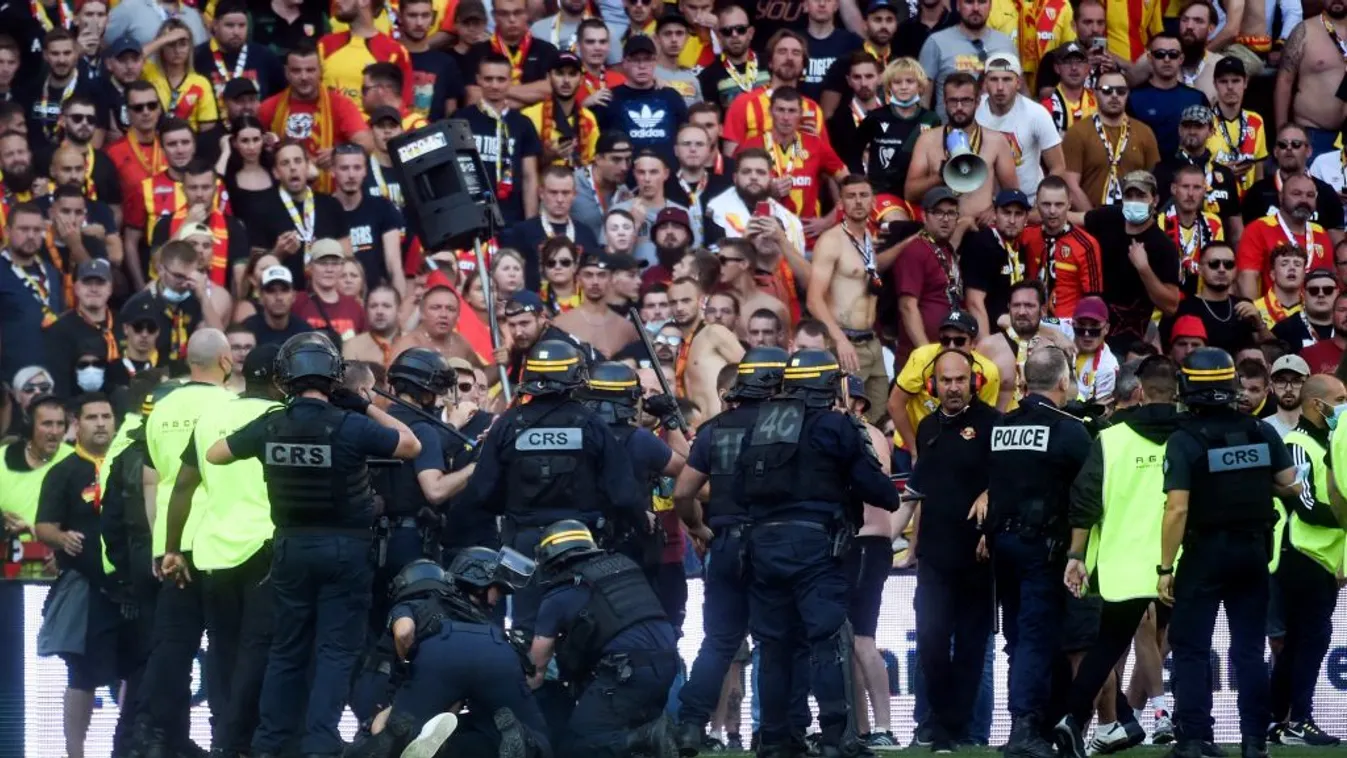 Nem hiszed el, hol nyúlt magához a heves férfi, drága lett a nyilvános maszturbálás