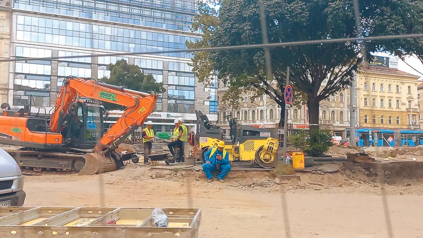 Áll a meló, óriási a dugó – Ordas nagy a kupleráj a Blahán