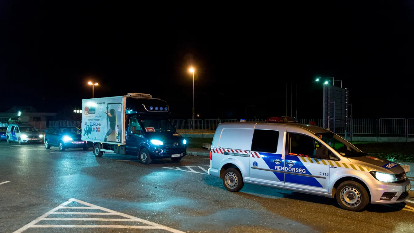 Egy kilométeres a kocsisor a határnál - ezeket az utakat kerüld el