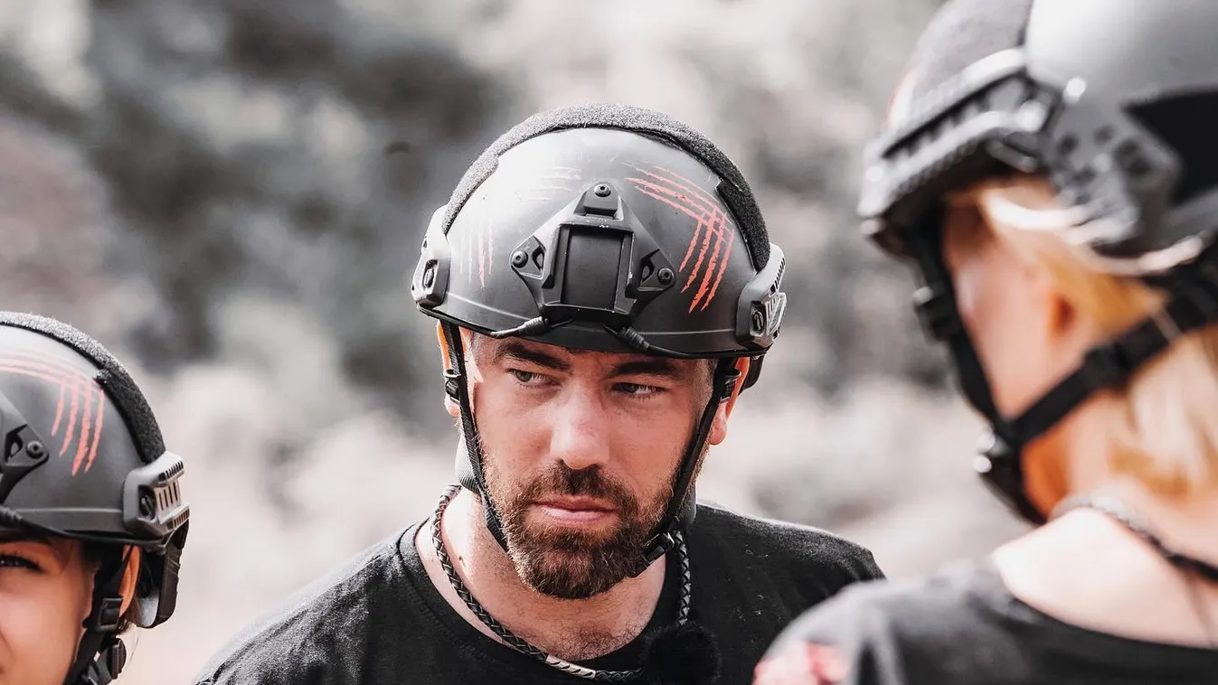 Véres balesetet szenvedett a Totemben Krausz Gábor - Fotó