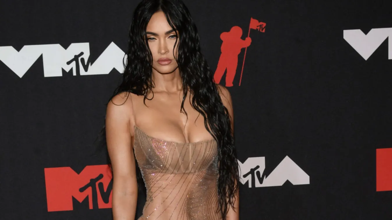 Megan Fox átlátszóban, Jennifer Lopez bugyi nélkül bulizott - Fotók