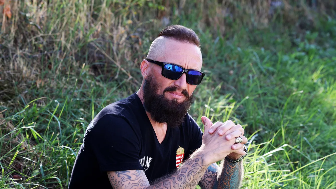 Híres zenészek adtak interjút az utca emberének