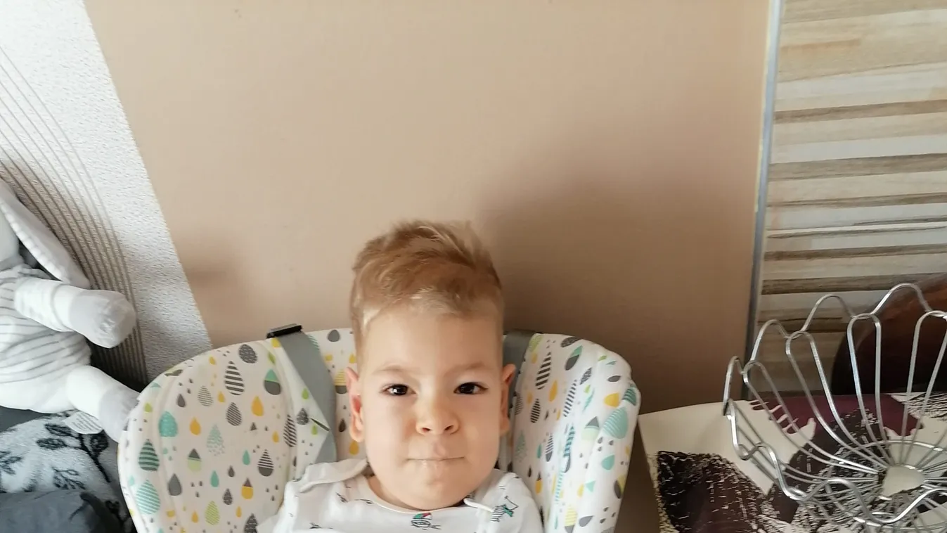 „Kicsit félek” – a kis SMA-s Zsombi anyukája a Ripostnak árulta el, mi vár a gyermekre