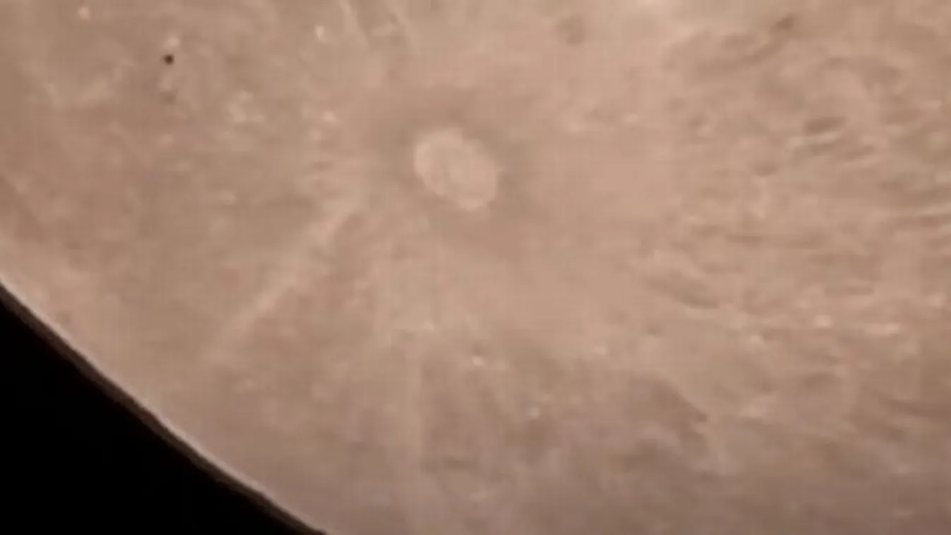 Mindent rögzített a kamera! Hátborzongató dolog jelent meg az éjszakai égbolton