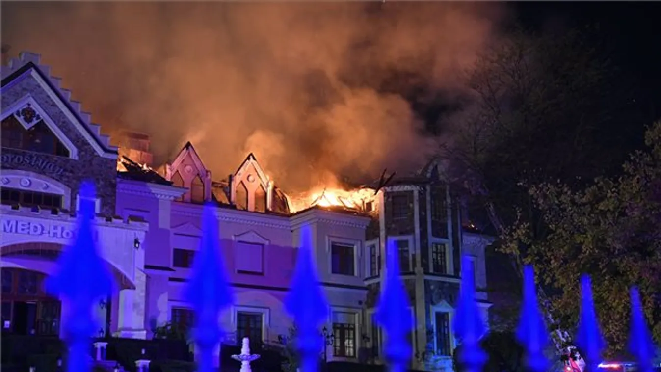 Kigyulladt a Borostyán Med Hotel tetőszerkezete Tamásipusztán