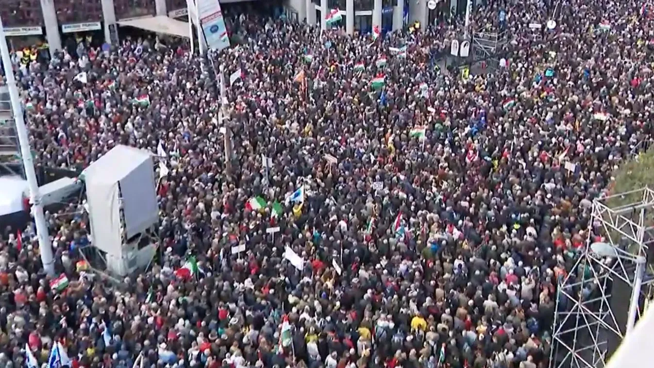 Míg több százezren voltak a Békemeneten, a baloldal rendezvényére alig néhány ezren voltak kíváncsiak