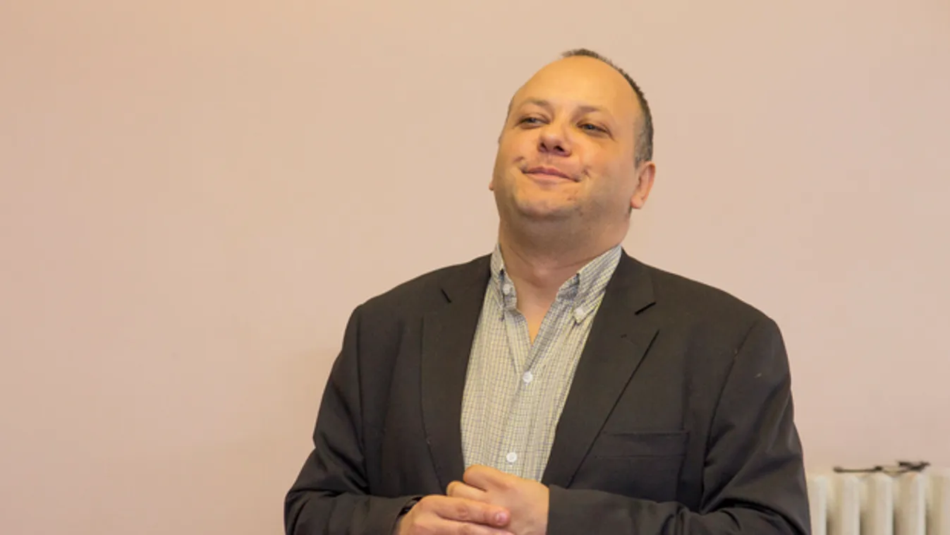 Össztűz zúdult a betegeskedő, pénzért könyörgő Damu Rolandra