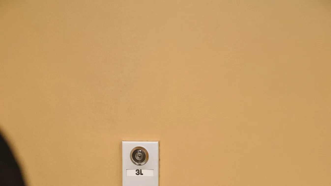 Így tesztelik a betörők a budapesti lakásokat