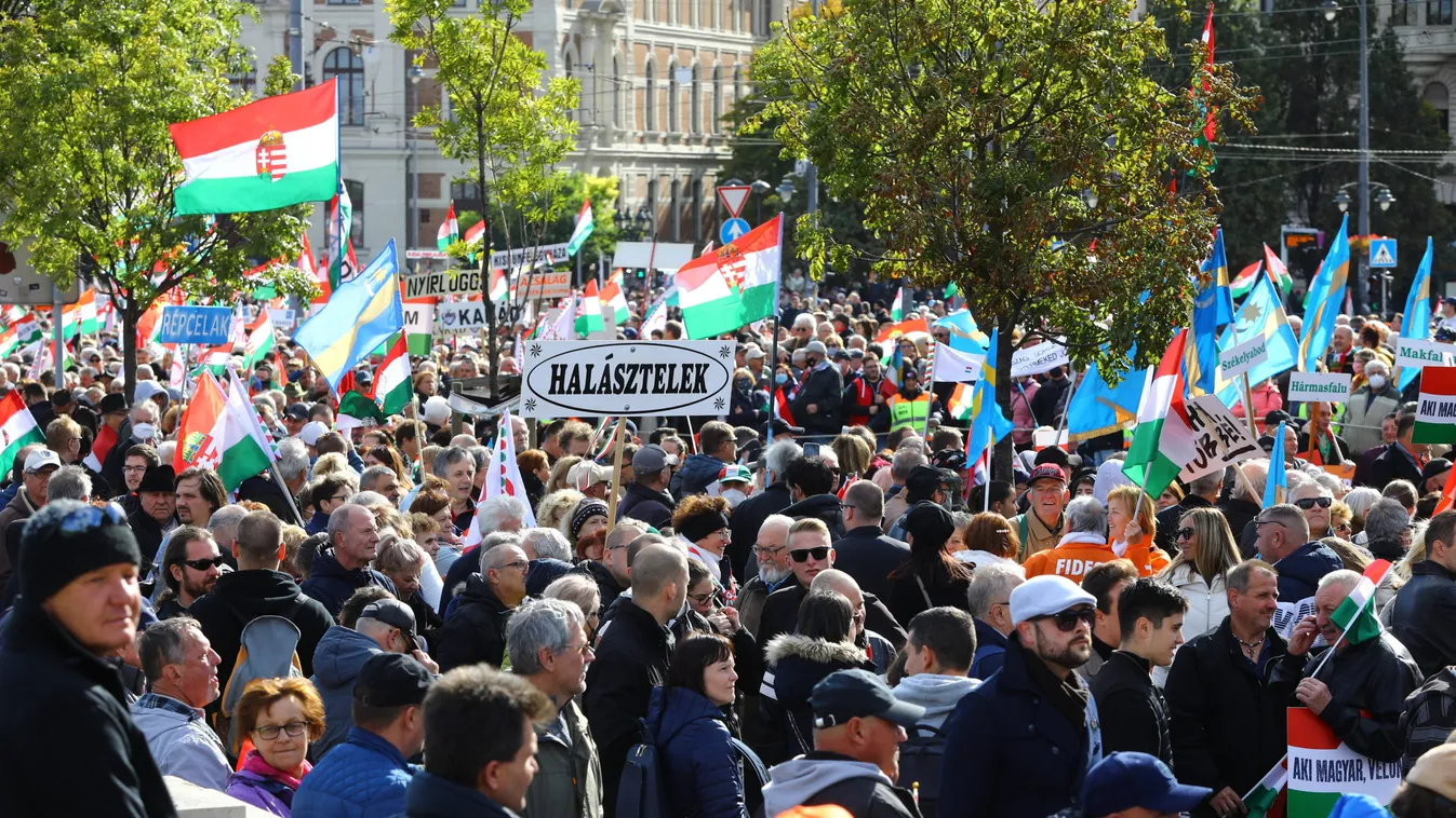 Elindult a Békemenet, a Szabadság hídon vonul a tömeg