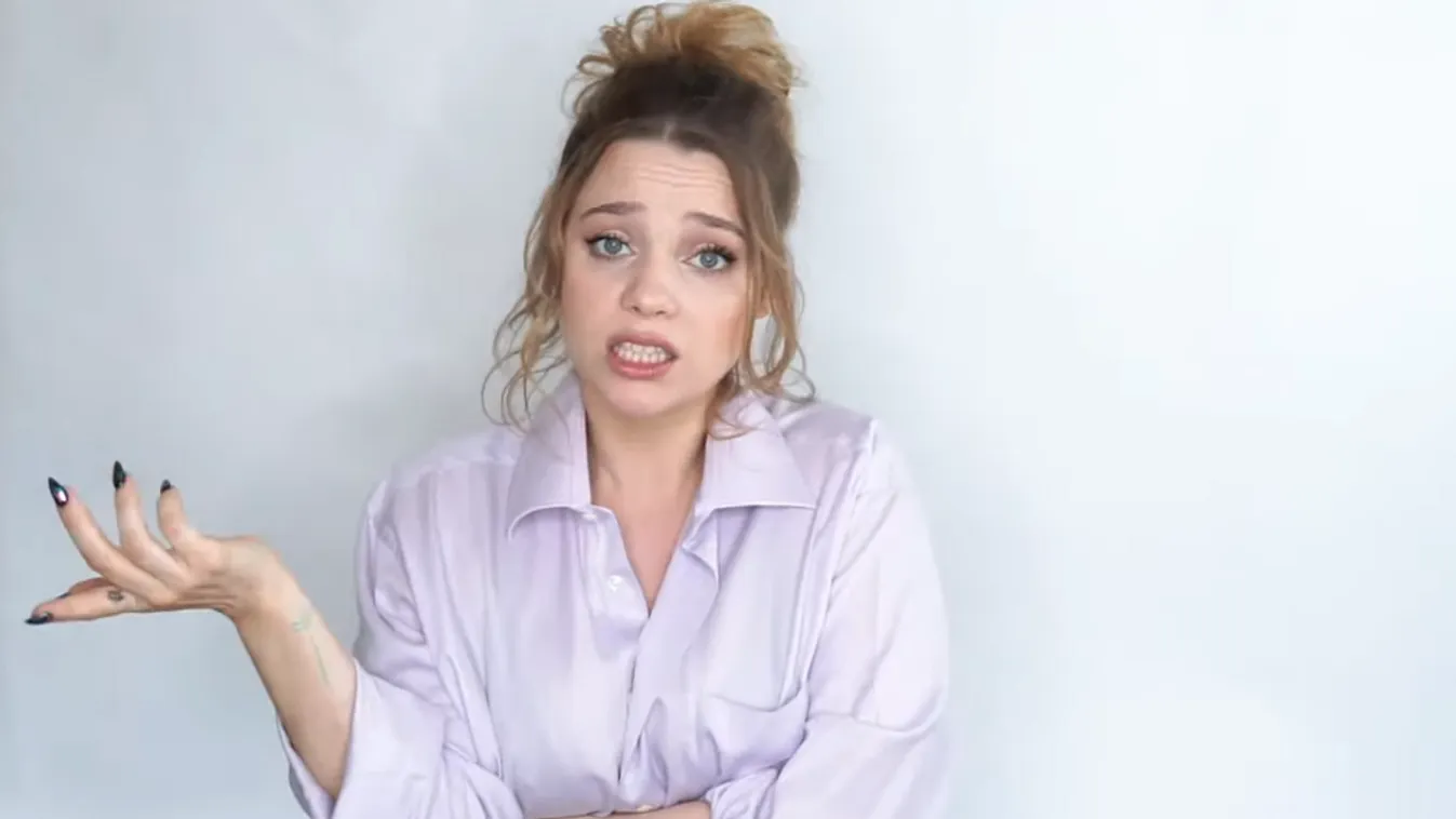 Lekapták: popsirázás közben villantott a magyar énekesnő