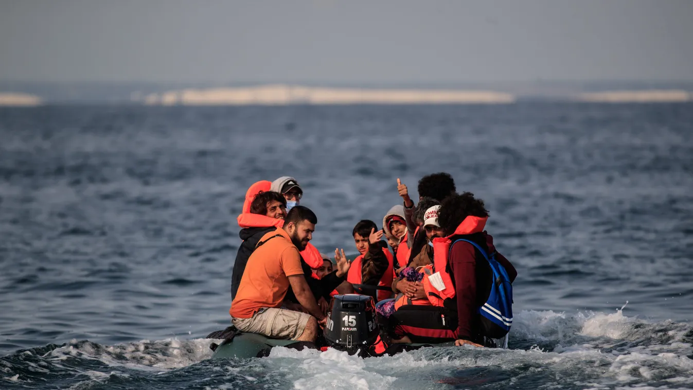 Illegális migránsokra nyitottak tüzet a francia rendőrök, többen megsérültek