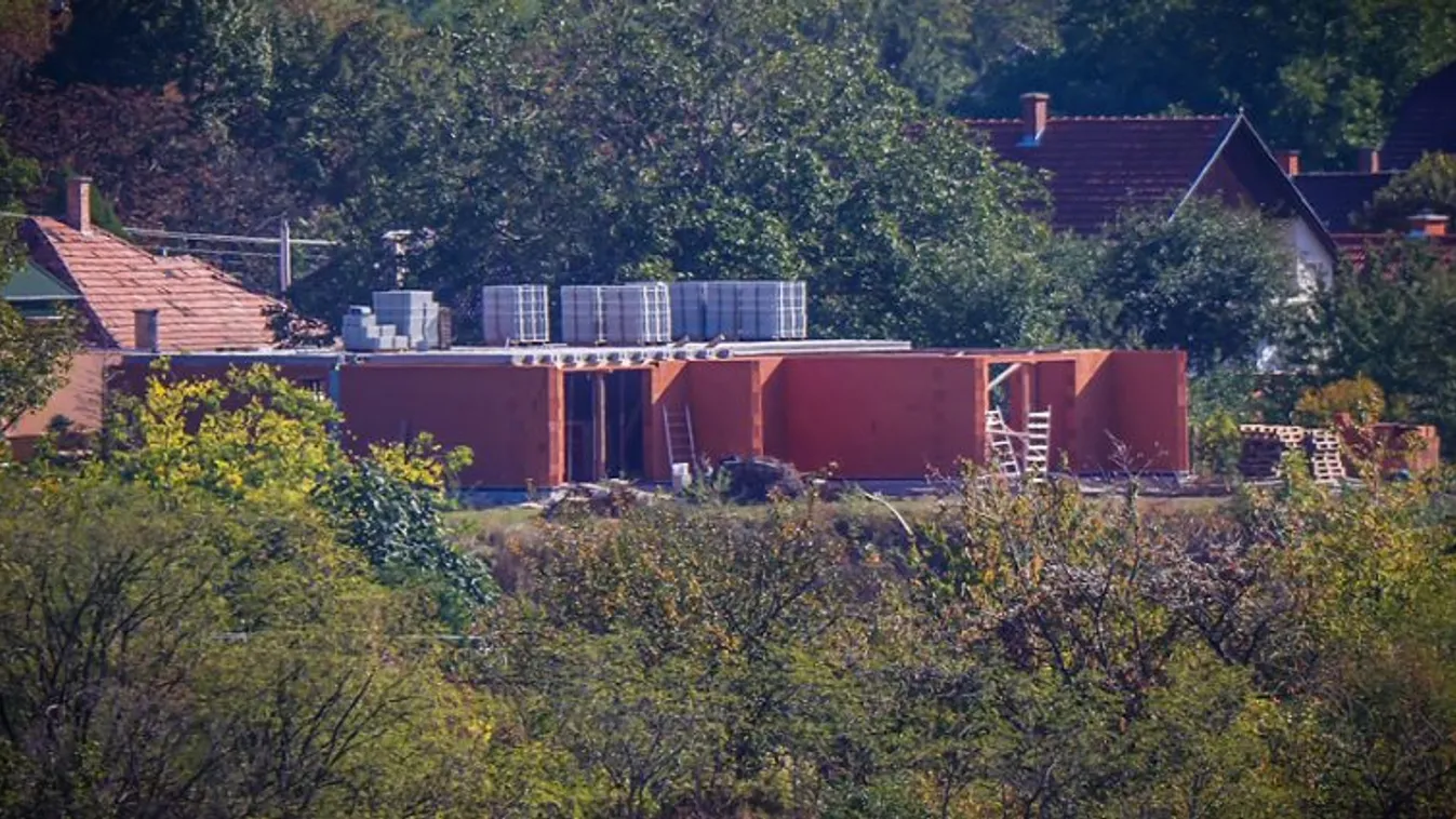 Ezeréves apátságra építkeztek Mogyoródon, a lakók tiltakoznak