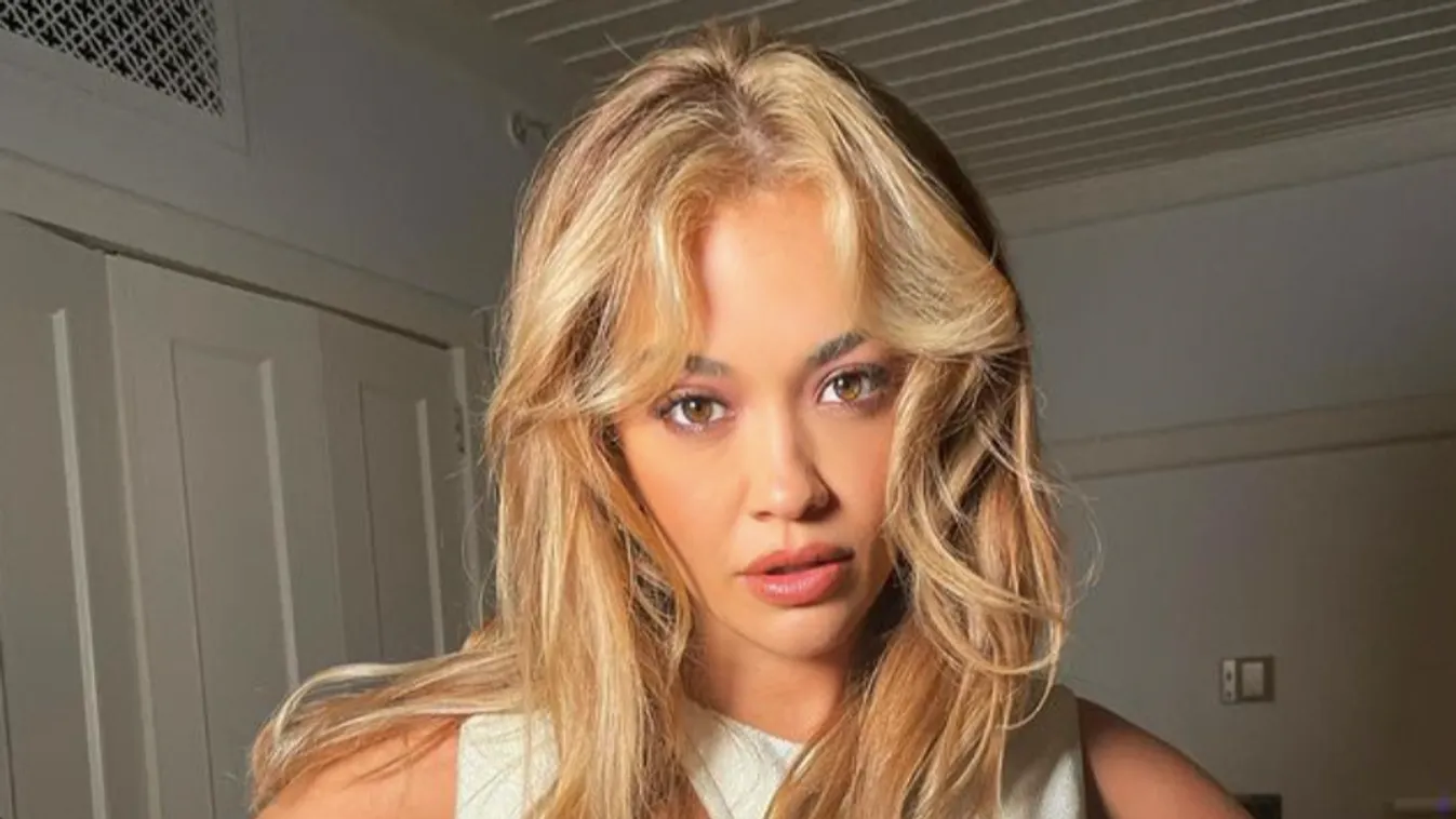 Rita Ora munka közben félmeztelenre vetkőzött, hogy napozzon kicsit - Fotó