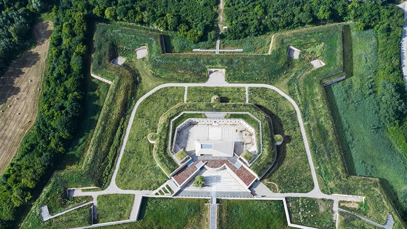 Áder János felesége is megtekintette a felújított komáromi Csillagerődöt