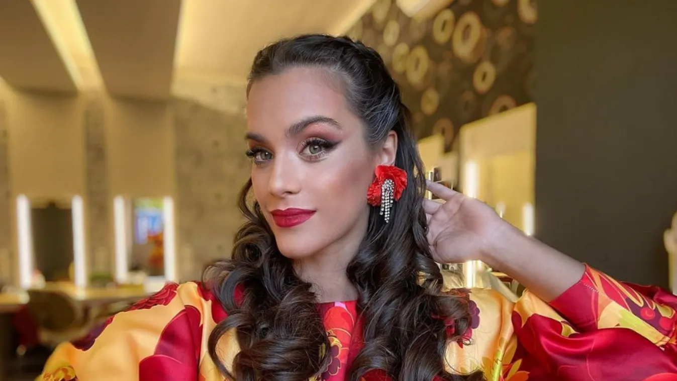 A szaunában kapták le! Gelencsér Timi megvillantotta formás popsiját