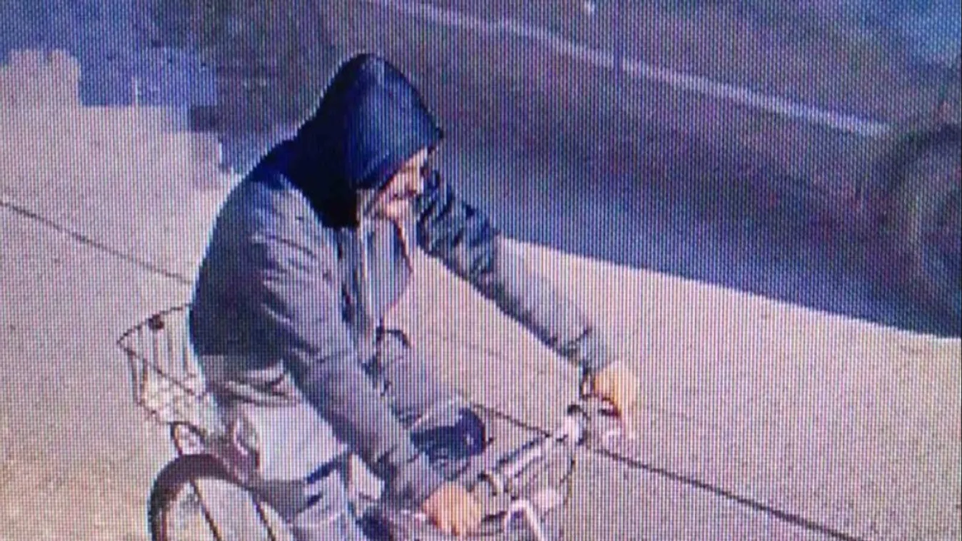 Kerékpározva molesztál nőket egy férfi Ócsán: Te felismered?