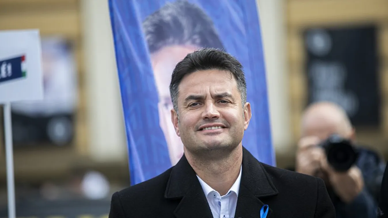 Márki-Zaynak „munkaköri” kötelessége Soros és a migránsok védelme