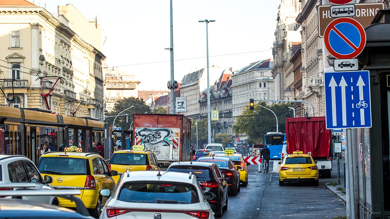 Elesett a Blaha Lujza tér: Aki csak teheti, inkább kerülje el