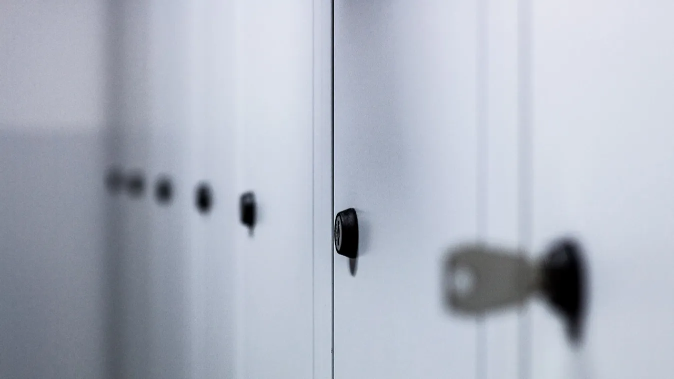 Titkos kukkoló figyelte kamerán keresztül egy pesti sportcentrum öltözőjét - már nyomoz a rendőrség