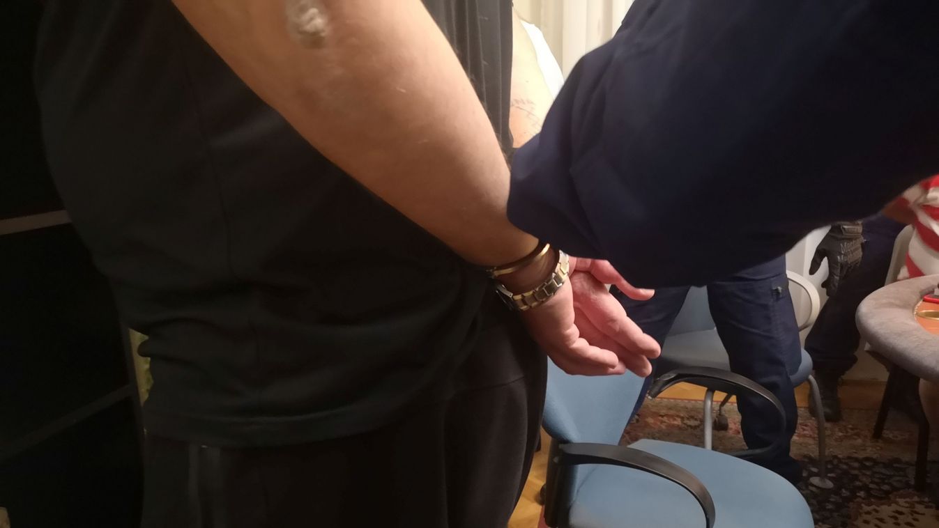 Hatalmas pénzben ment a zsuga, de megérkeztek a rendőrök – videó