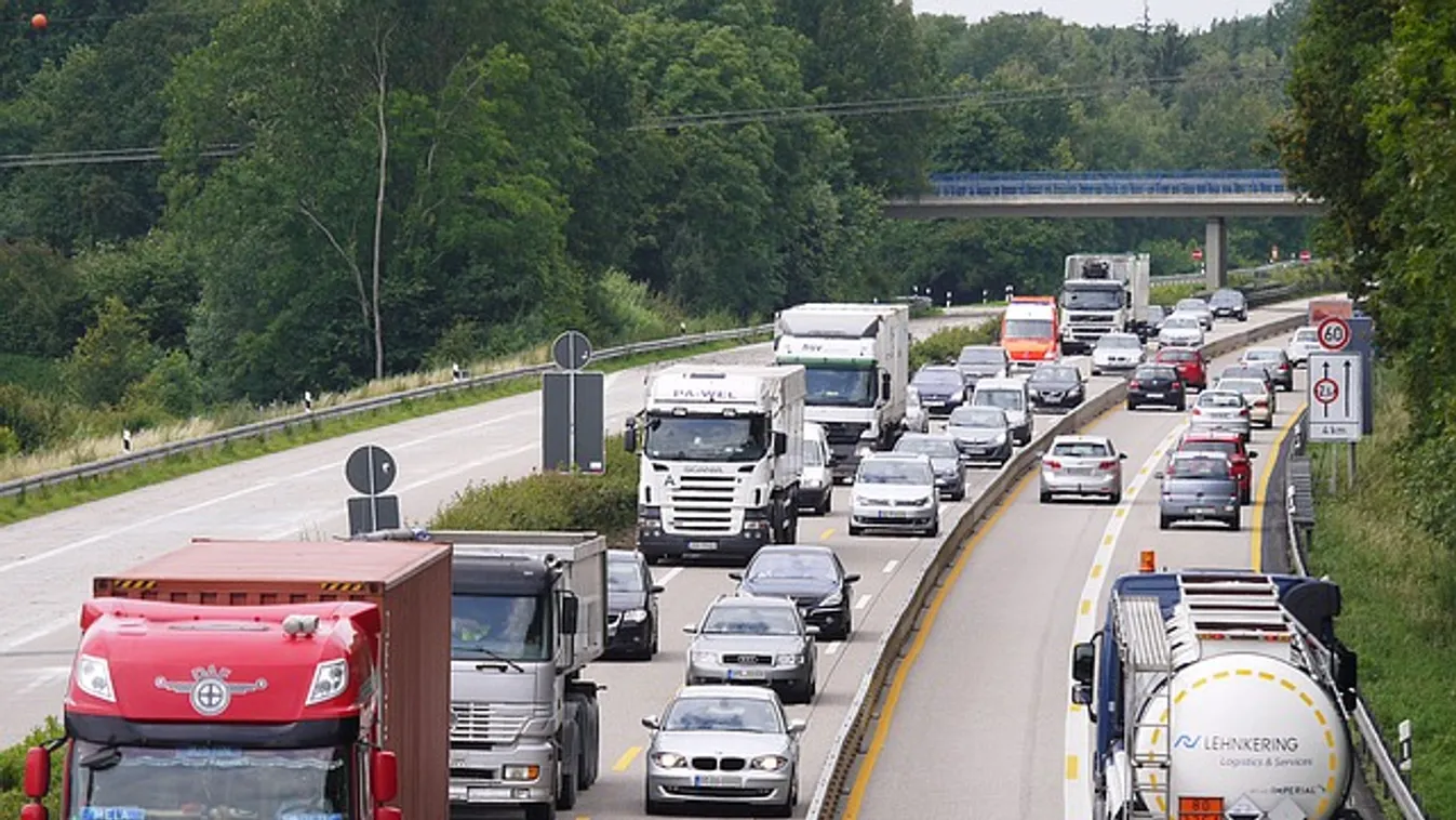 Brutális baleset az M7-esen: Elgázolták, majd többen is áthajtottak rajta