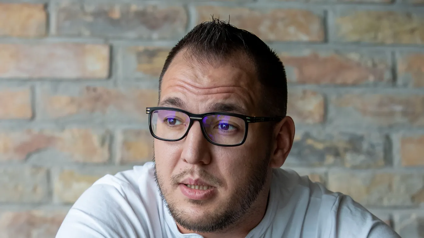 Nagy a baj? Lemondta az összes koncertjét Curtis