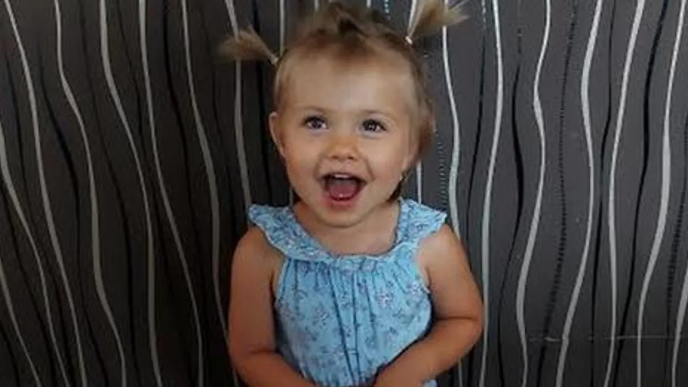 Súlyos betegség tünetei jelentkeztek a 2 éves Lénán, aki most felnőtteket megszégyenítő módon küzd