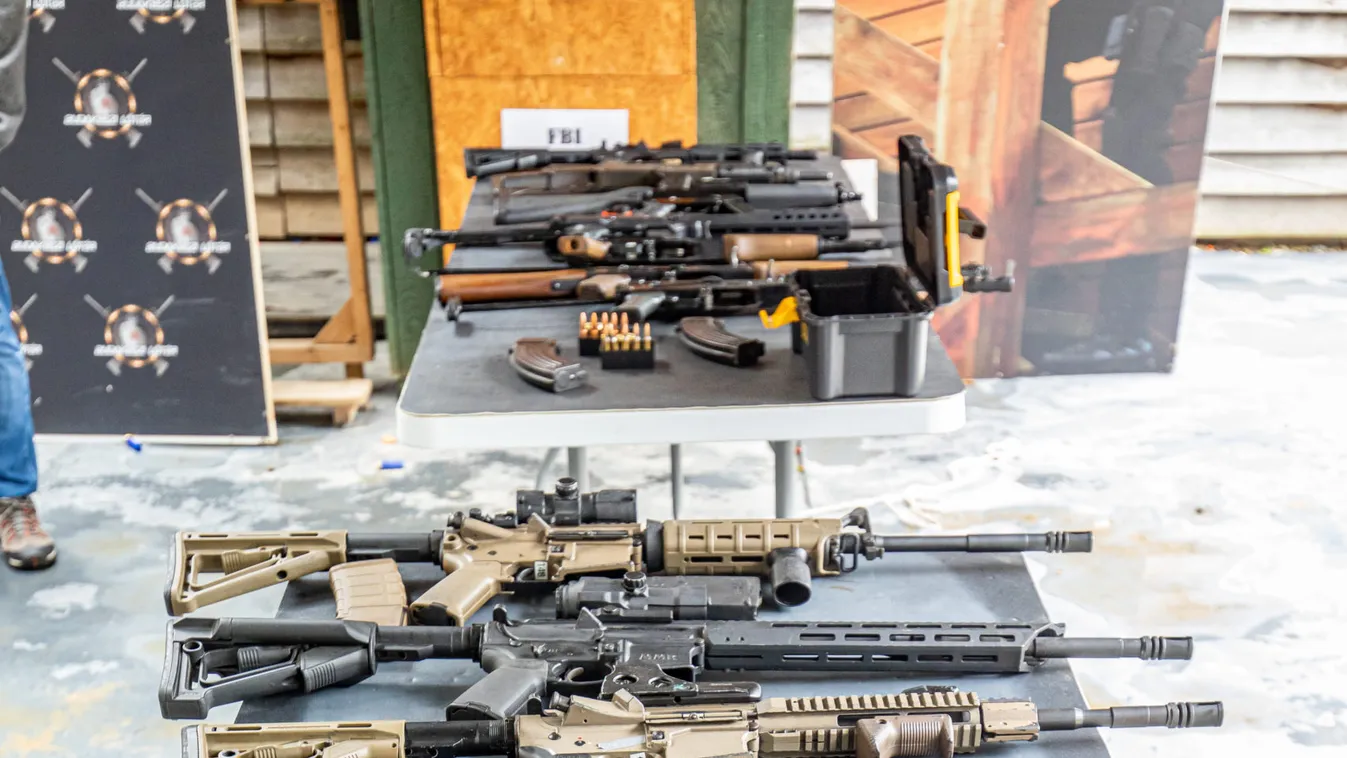 Schwarzenegger bőrébe bújtunk és kipróbáltuk az UZI-t