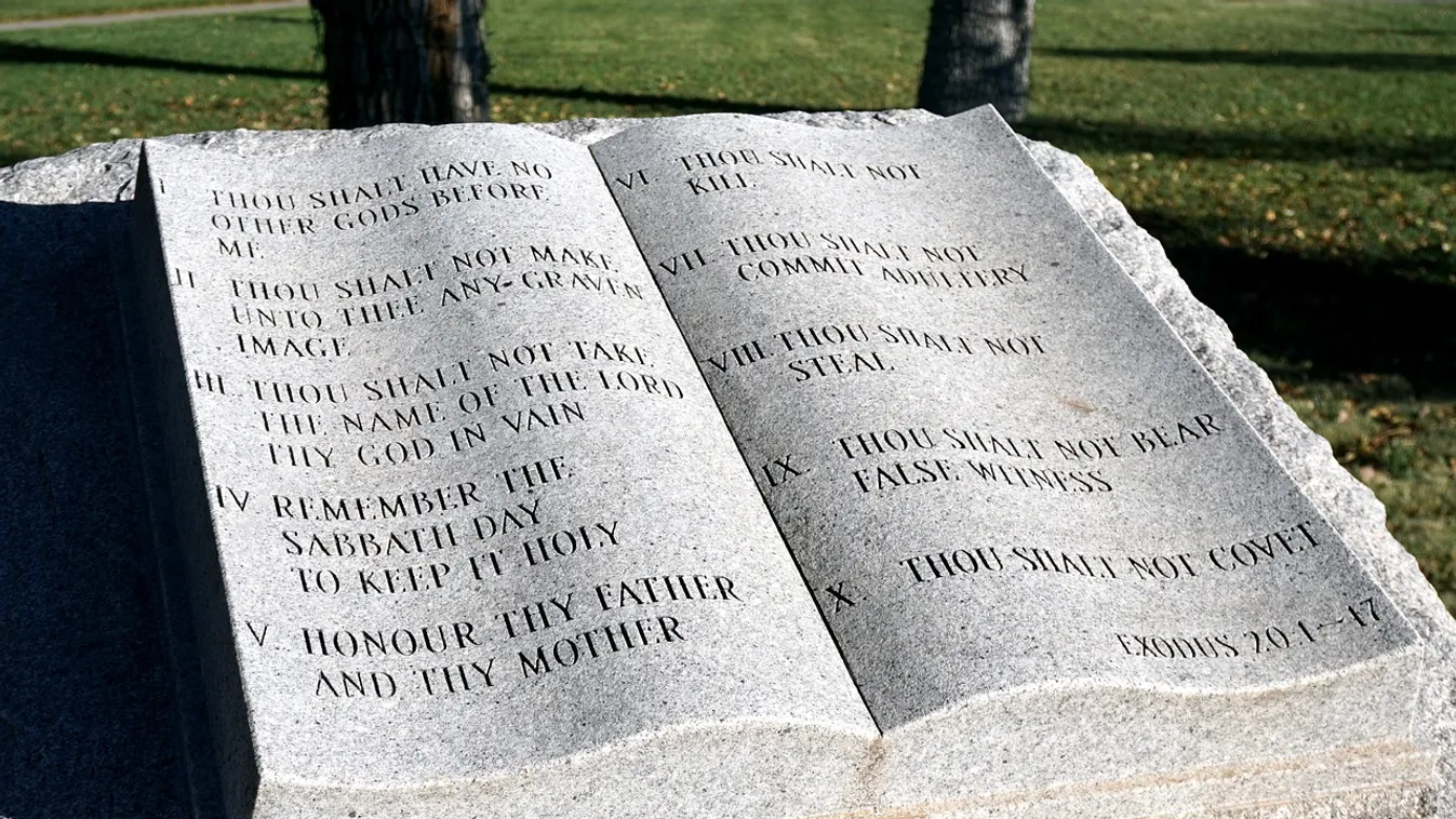 Őrületes felfedezés: megtalálhatták a hegyet, ahol Isten a tízparancsolatot adta Mózesnek