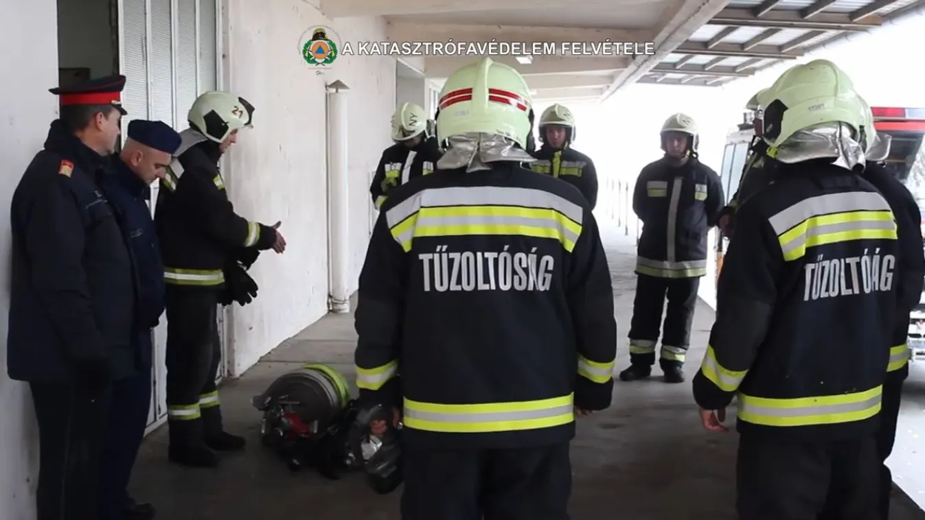  Füst árasztotta el a pincét, sötétben tapogatóztak a tűzoltók