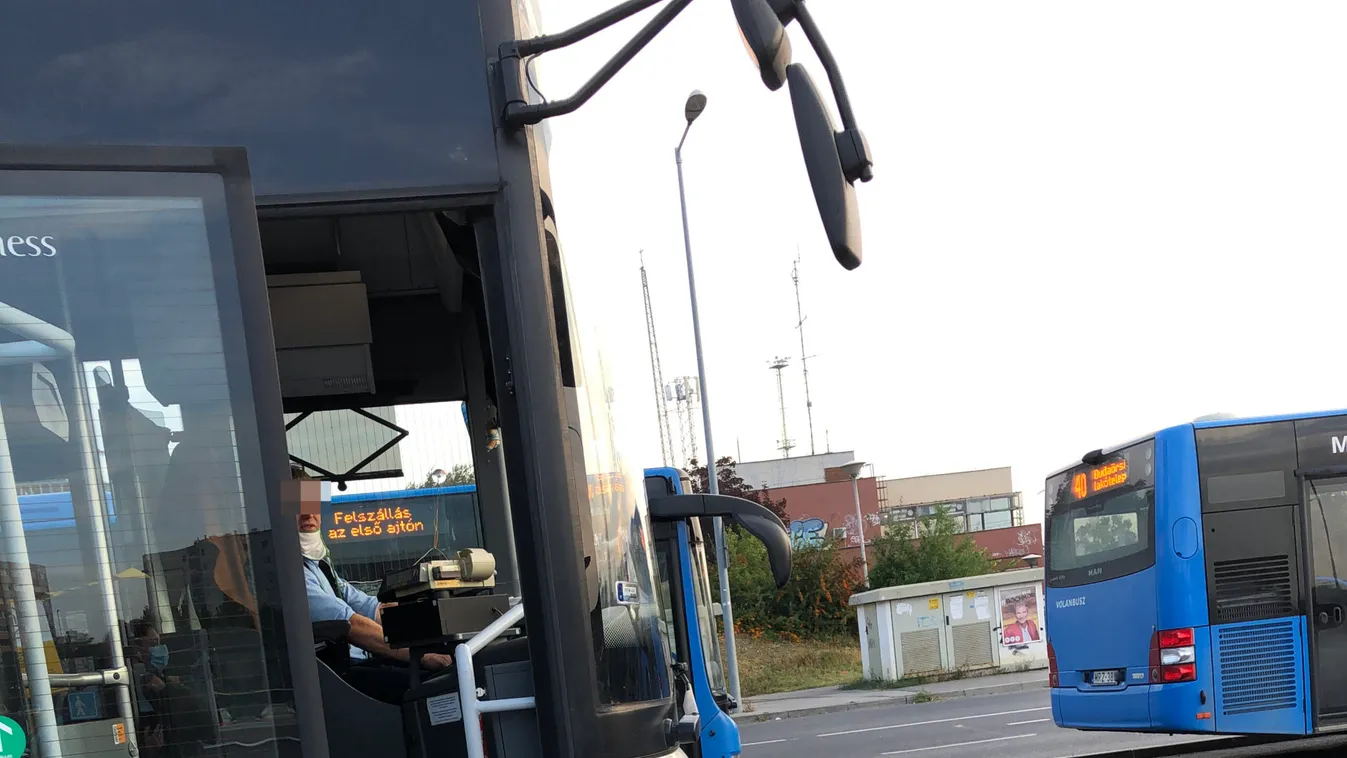 Rászólt a rendőr a buszon, mert nem volt rajta maszk, ezt tette a kegyetlen utas