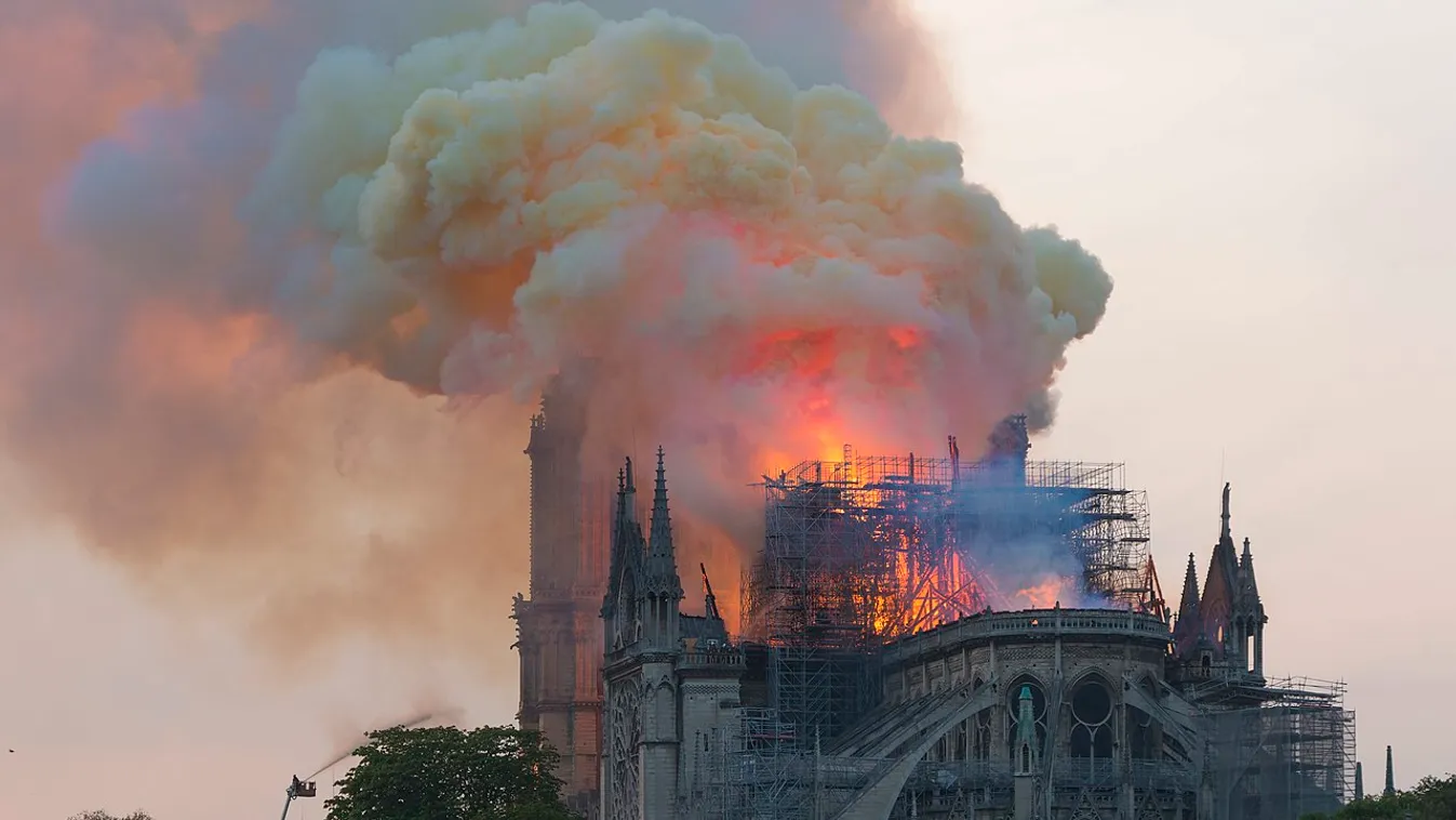 Progresszív, Disneyland-stílusú „vidámparkká” alakítanák át a Notre-Dame-székesegyházat
