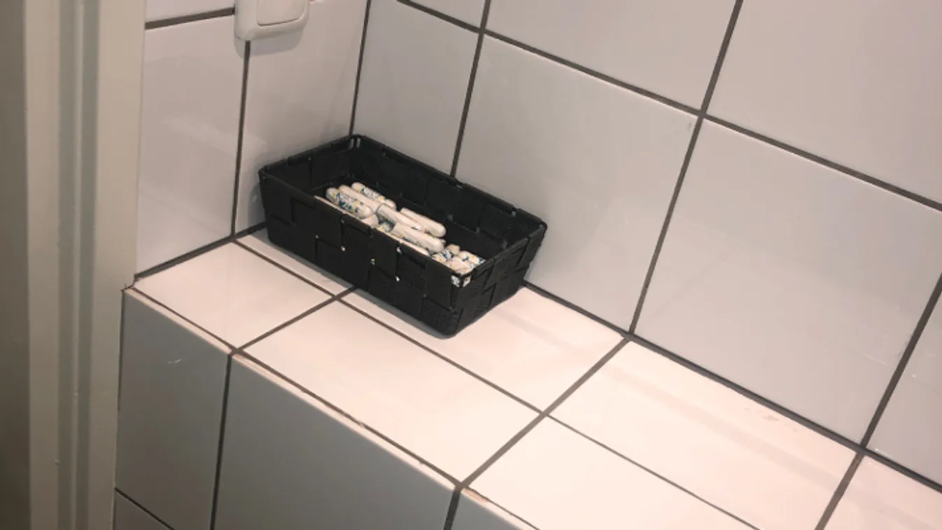 Döbbenetes, mit helyeznek el a kormányzati épületek férfimosdóiba Skóciában