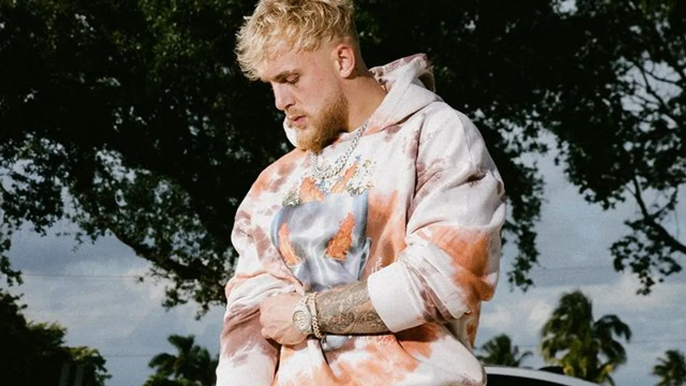 „Hordágyon viszik ki” – megfenyegette a legenda az influenszert