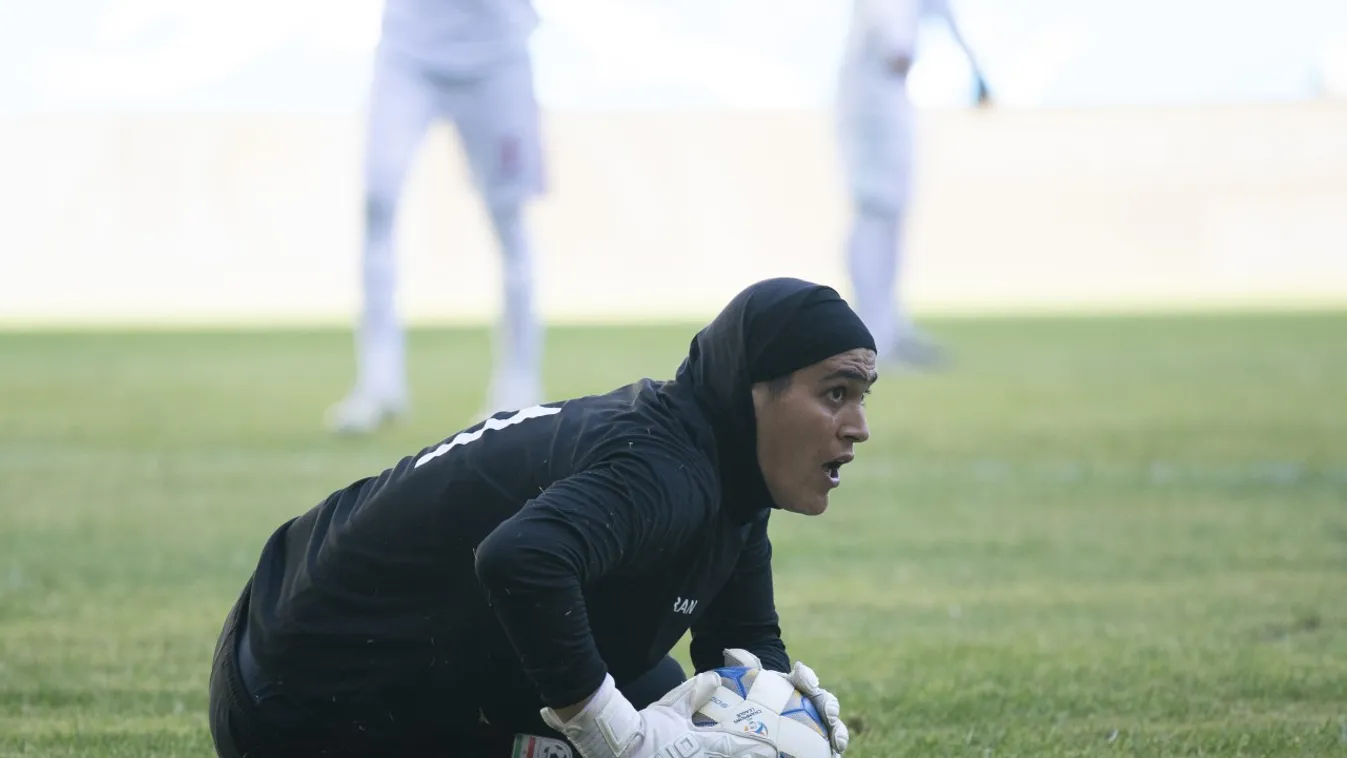 Áll a bál - Férfi játszott a női focicsapatban?