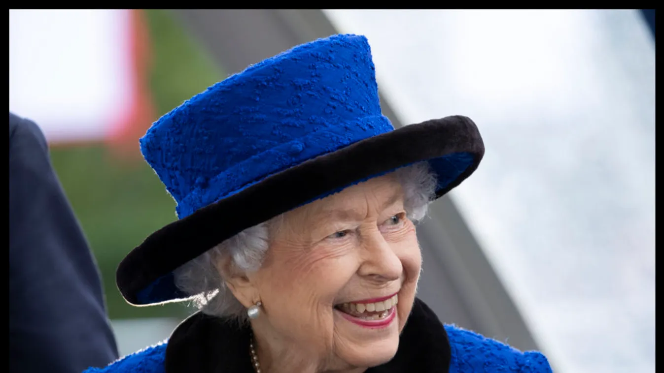 II. Erzsébet végre felkelt az ágyból, le is fotózták