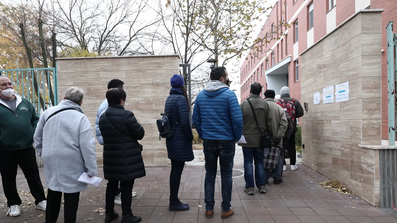 Rengetegen állnak sorba az oltópontokon, elindult az oltási akcióhét – Galéria
