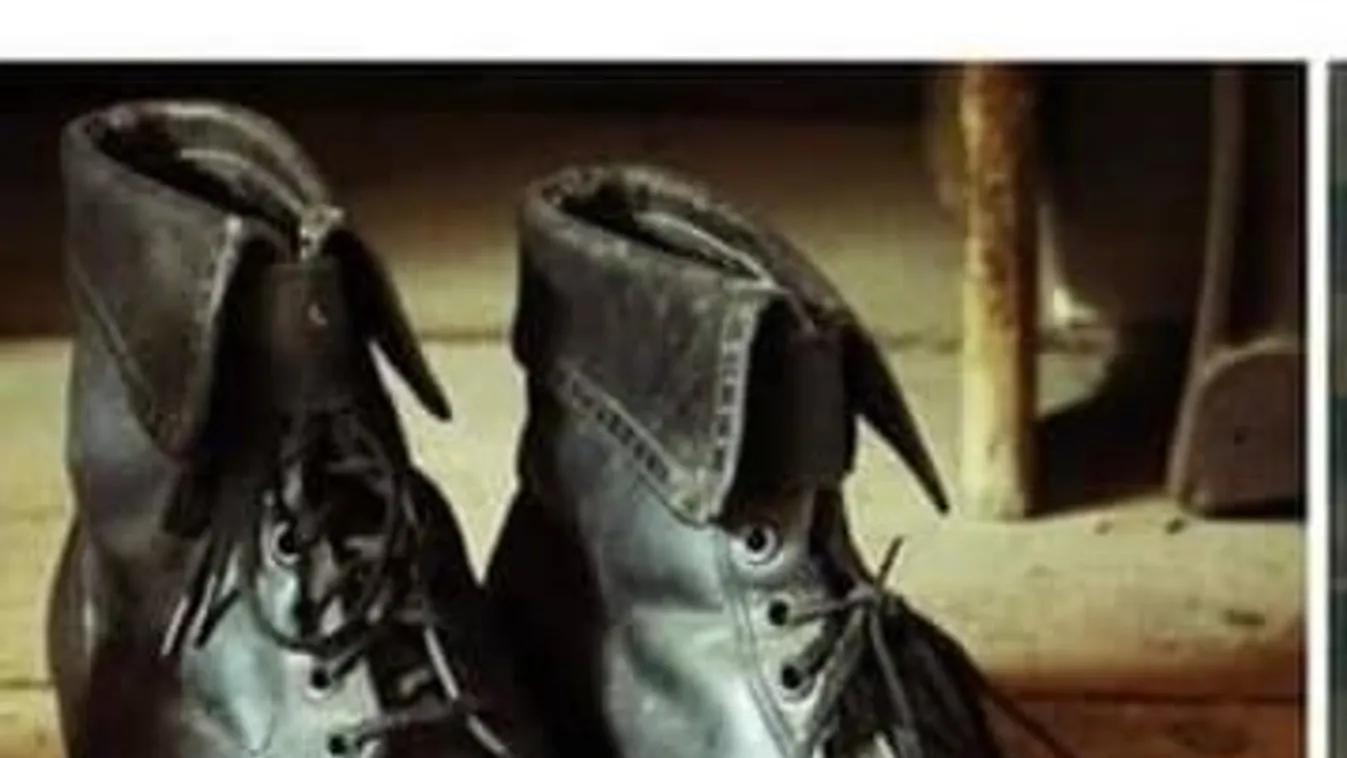 Nem hiszed el, kinek a cipőjét árulják másfél millióért