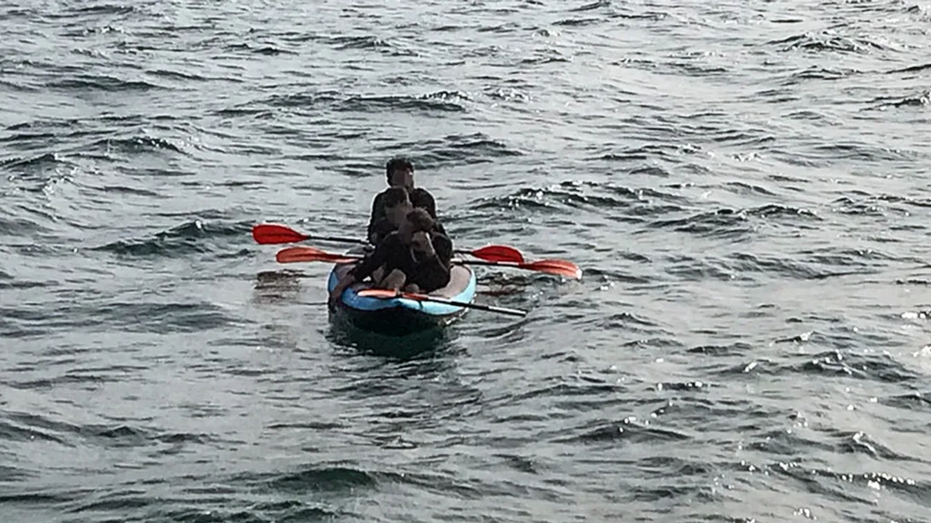 A Decathlon nem árul többé kenukat, mert azokat határsértésre használják a migránsok