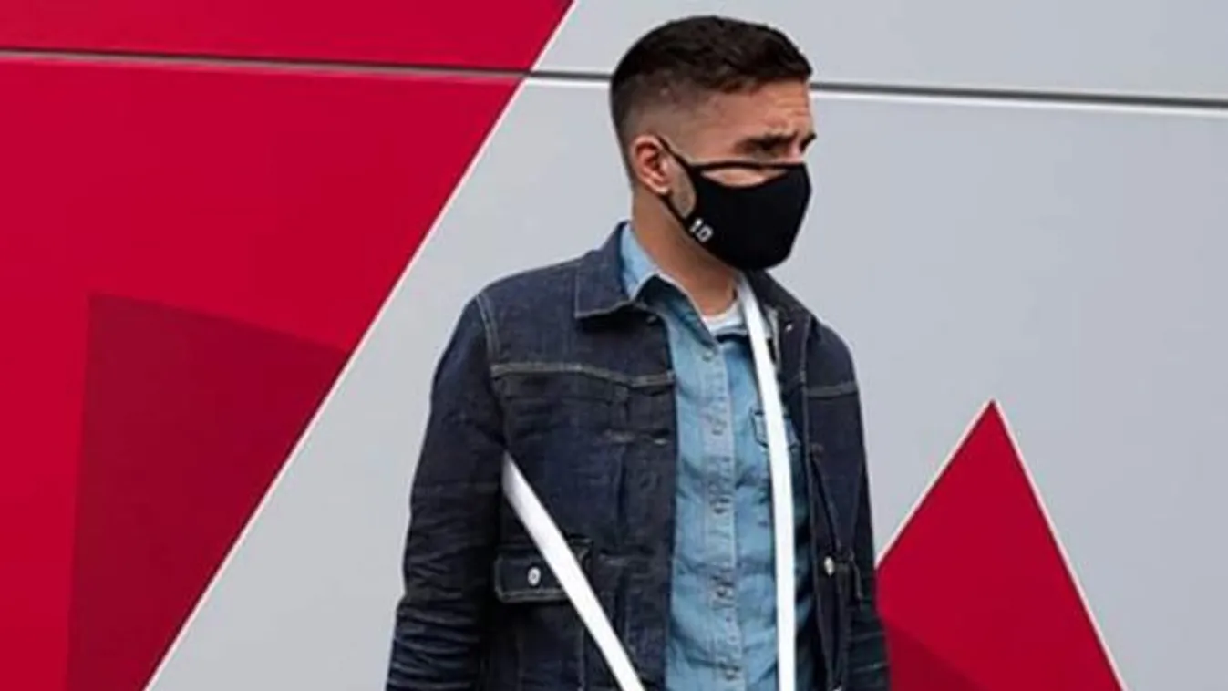 Perverz fotó, kirakta a péniszt a sztárfocista