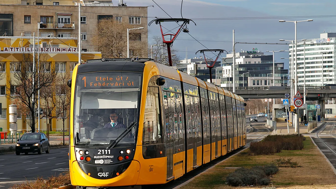 Szörnyű baleset történt Óbudán: kamion rohant az 1-es villamosba