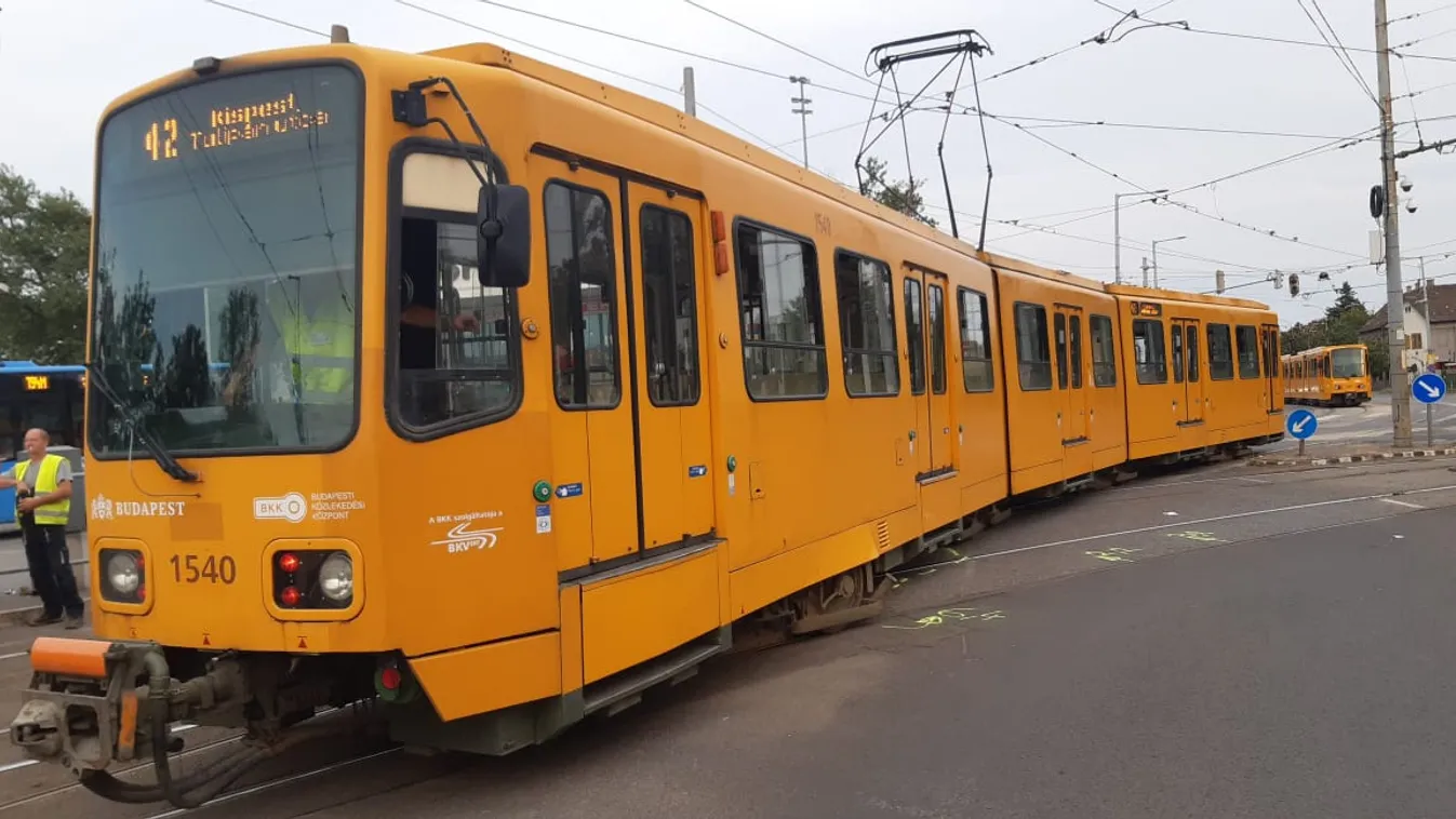 Baleset a XIX. kerületben: autó és villamos karambolozott