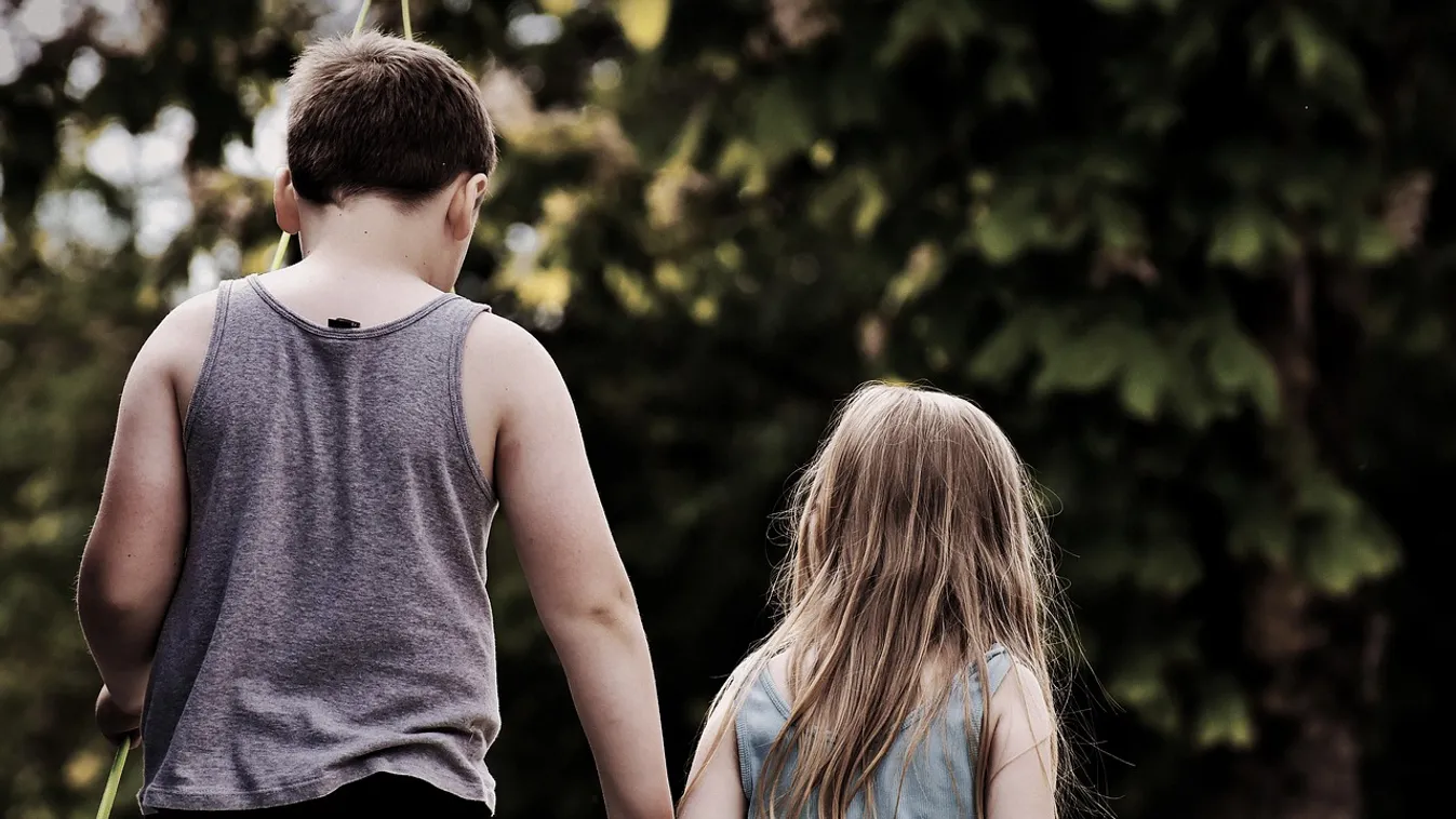 Szívszaggató tragédia: holtan találták a testvérpárt egy kocsi hátsó ülésén, de ez még nem minden